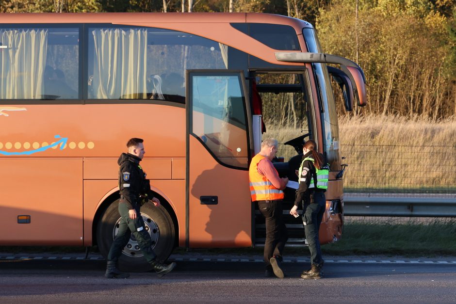 Avarija po avarijos: autobuso ir BMW susidūrimas paralyžiavo magistralę