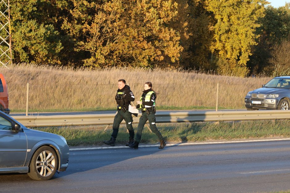 Avarija po avarijos: autobuso ir BMW susidūrimas paralyžiavo magistralę