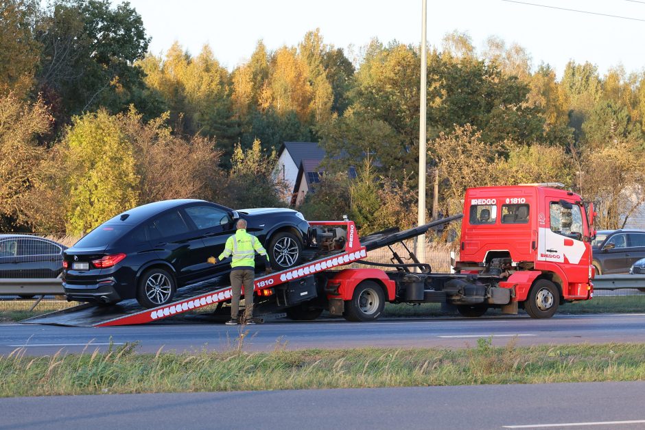 Avarija po avarijos: autobuso ir BMW susidūrimas paralyžiavo magistralę