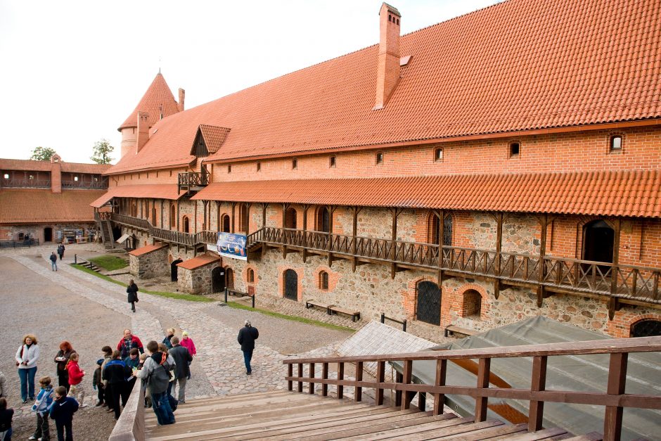 Trakų salos pilyje nuguls gotikos stiliaus kostiumai