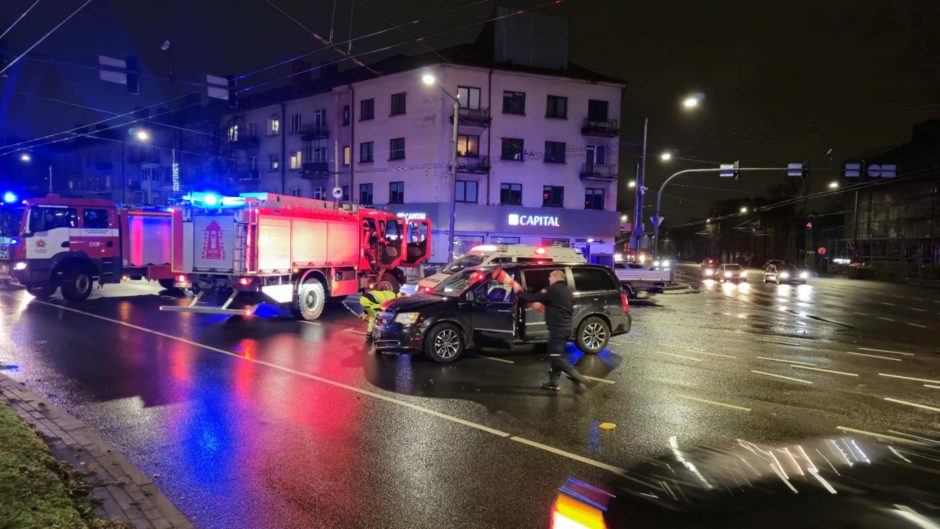 Smarki avarija „Aklųjų“ sankryžoje: viename iš suknežintų automobilių – 4-erių vaikas