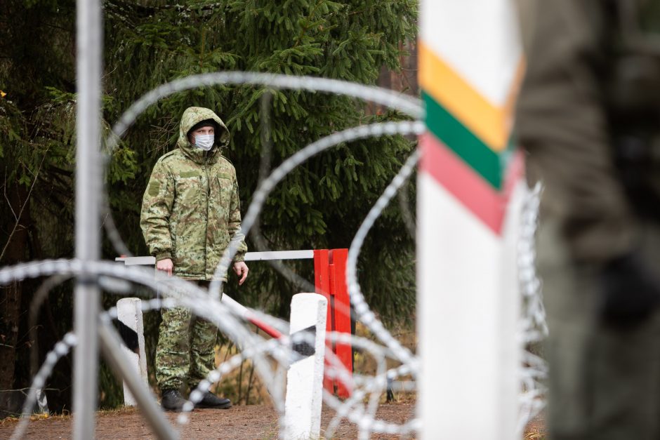 Nepaprastoji padėtis: kaip elgtis, jei pareigūnai paprašo patikrinti jūsų namus?