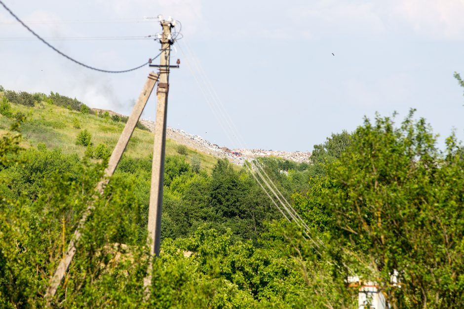 Karščio keliamos problemos nesibaigia: Lapių sąvartyne kilo gaisras