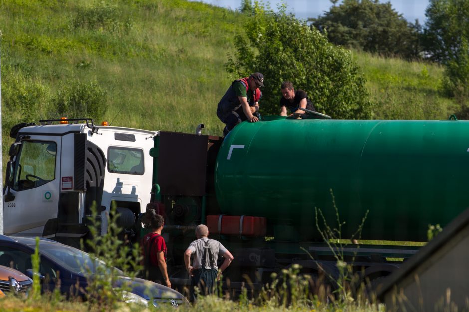 Karščio keliamos problemos nesibaigia: Lapių sąvartyne kilo gaisras