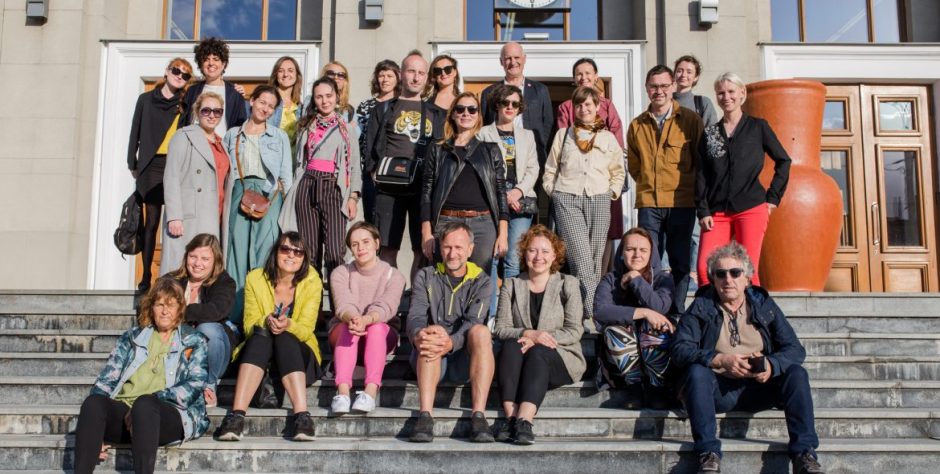 „Kauno bienalė“ buria gebančius kurti „Stebuklingą kilimą“