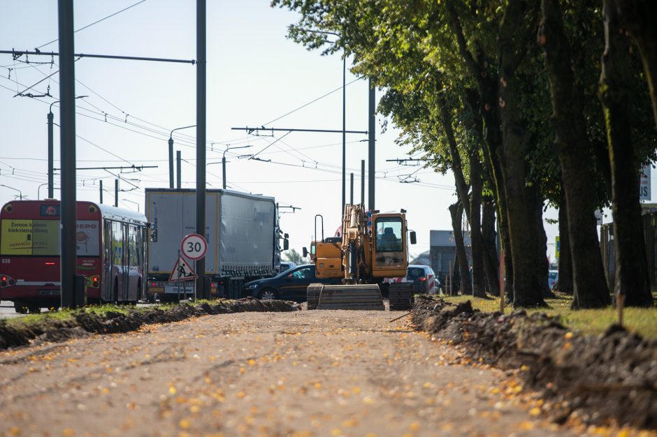 Nustebo: kodėl Pramonės prospekte išardė šaligatvį?