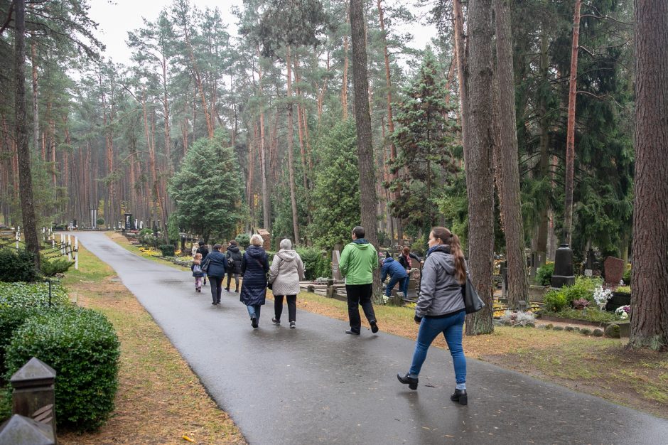 Petrašiūnų panteone – ekskursija žodžio keliu