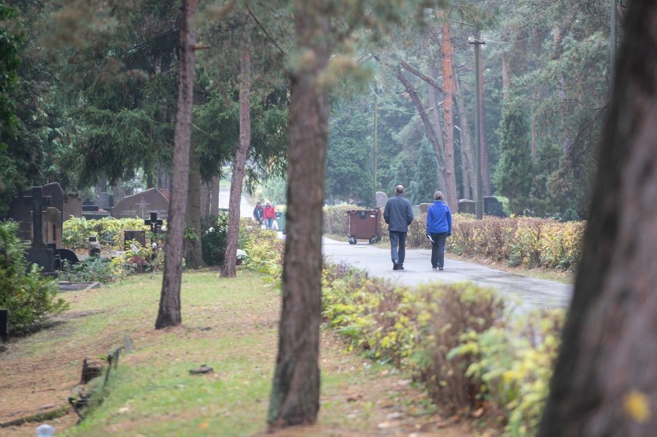 Petrašiūnų panteone – ekskursija žodžio keliu