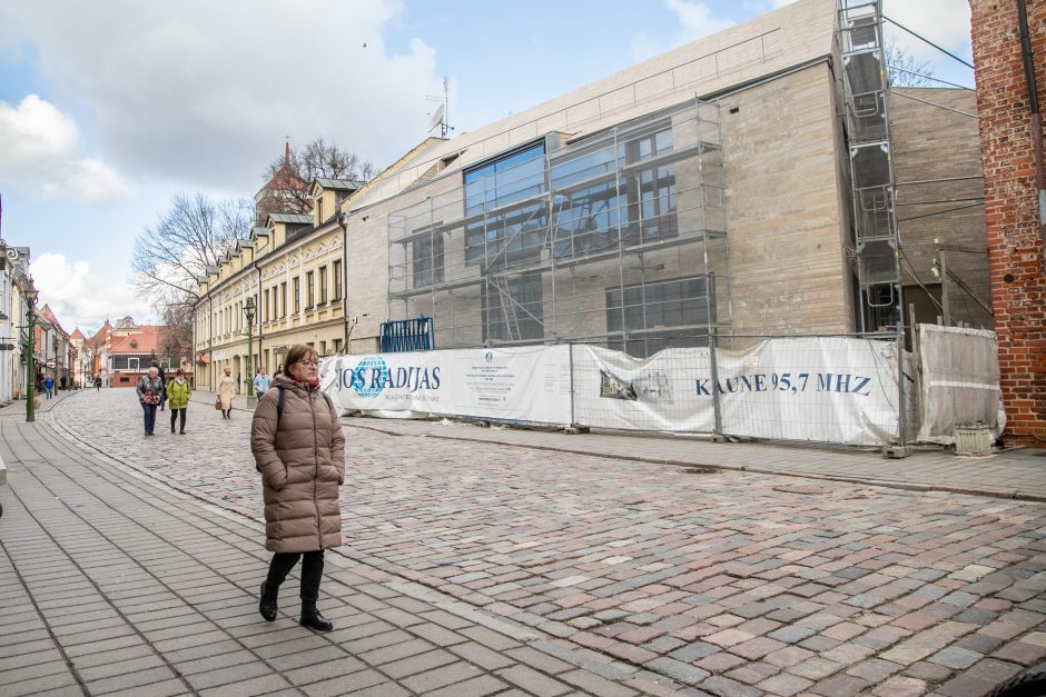 Bauginanti Marijos radijo pastato tvora praeivių greitai nebegąsdins