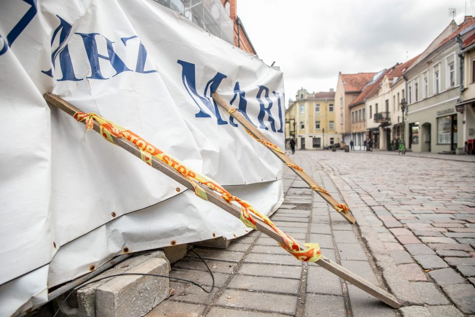 Bauginanti Marijos radijo pastato tvora praeivių greitai nebegąsdins