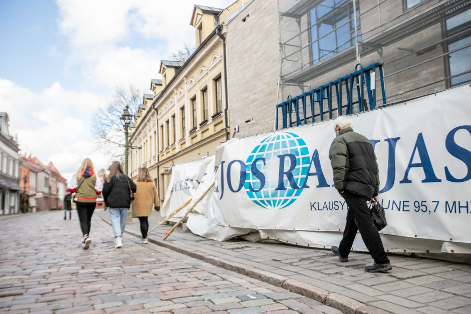 Bauginanti Marijos radijo pastato tvora praeivių greitai nebegąsdins