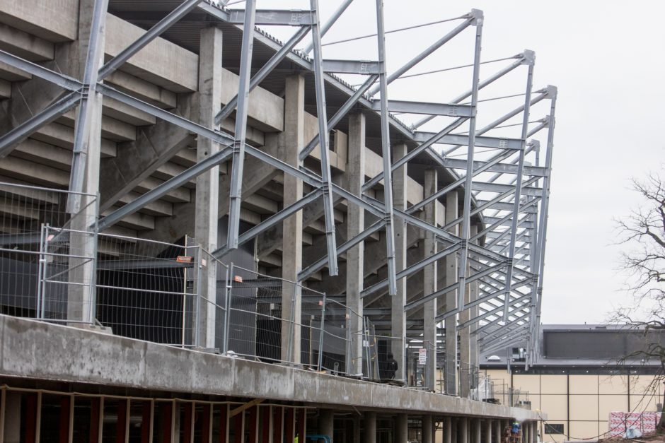 Vilnius griauna stadioną, Kaunas laukia atidarymo