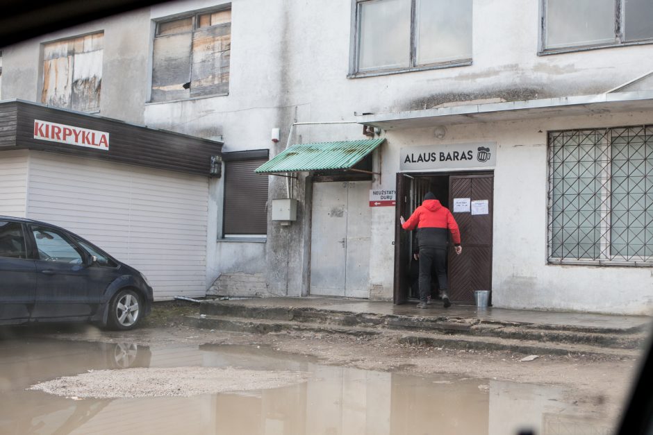 Alaus baro kaimynystė gąsdina: ko tik čia neprisižiūrime – keikiasi, voliojasi, šlapinasi