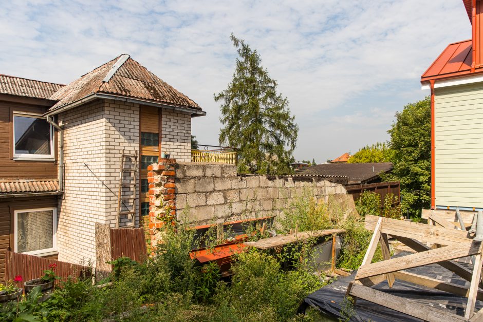 Verslininkės užgrobė dalį sklypo ir patalpų?