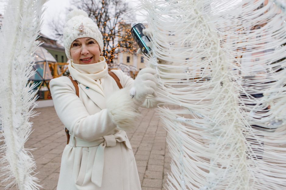 Kauno eglė įžiebta, bet darbai – nebaigti