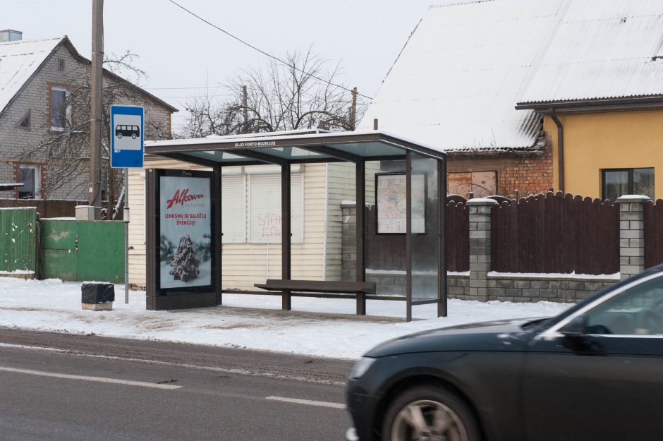 Sargėniškiai kritikuoja stoginių suolelius: ar mes trečiarūšiai žmonės?