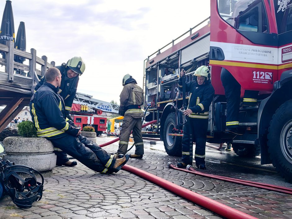 Savanorių pr. užsiliepsnojo žymusis „Maximos“ malūnas