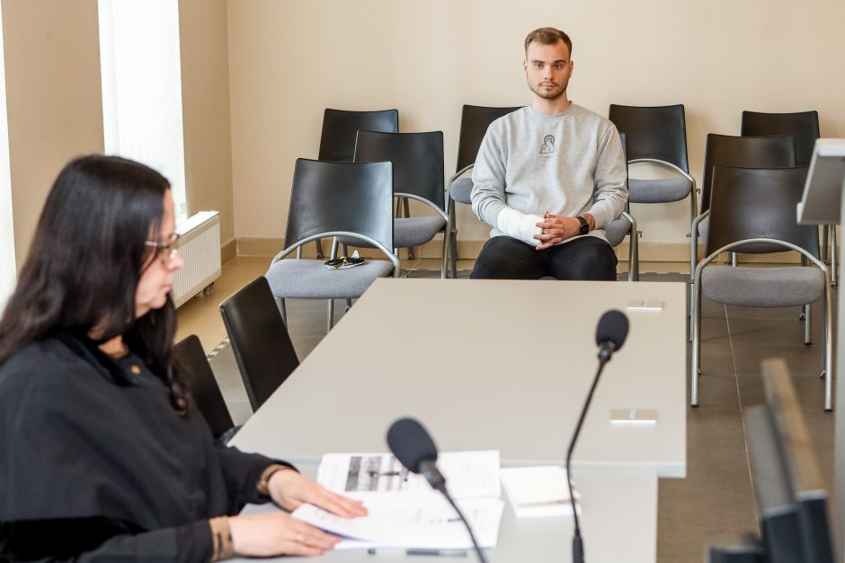 R. Jakštys toliau grimzta savo nuodėmių liūne: jo skriaudikams kol kas sekasi labiau?