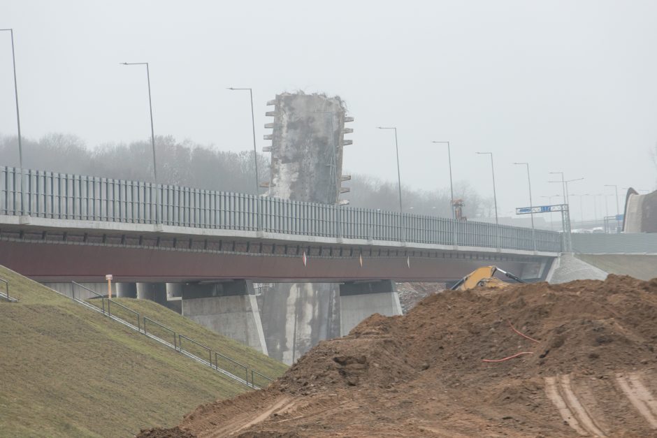 Kleboniškio tilto griūtis: baiminamasi, kad gali dar lūžti, koreguojamos eismo schemos