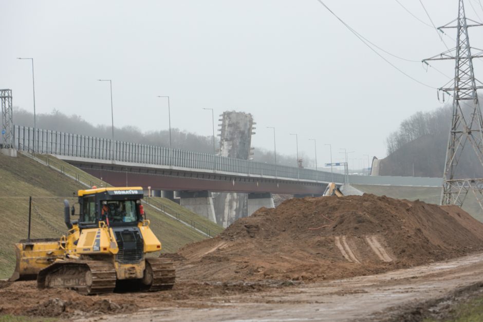 Naujausia informacija po tilto konstrukcijos griūties: uždaryta Panerių gatvė 