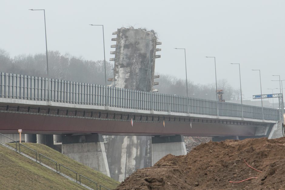 Naujausia informacija po tilto konstrukcijos griūties: uždaryta Panerių gatvė 