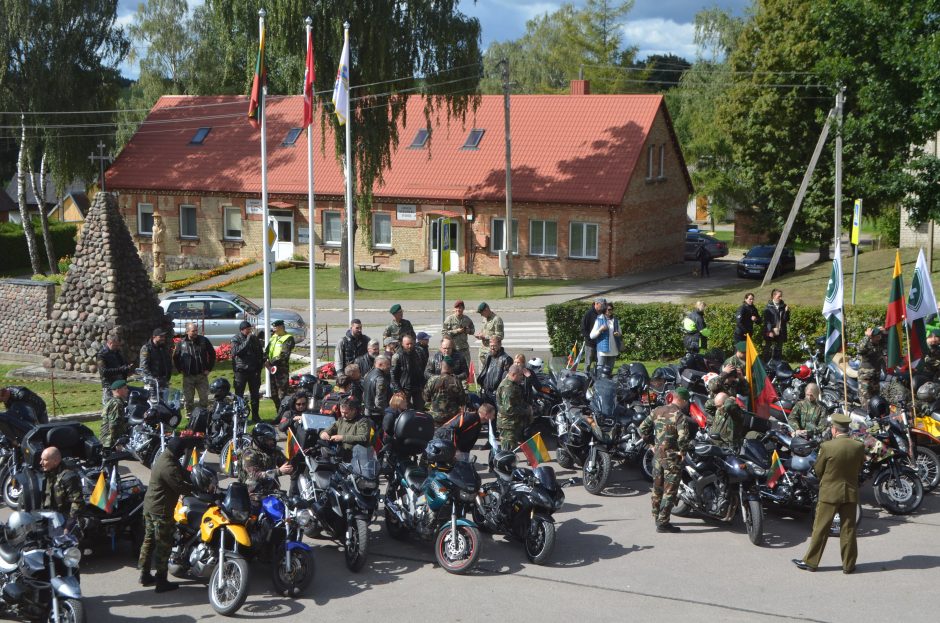 J. Lukšos siluetas – geležinėje uždangoje