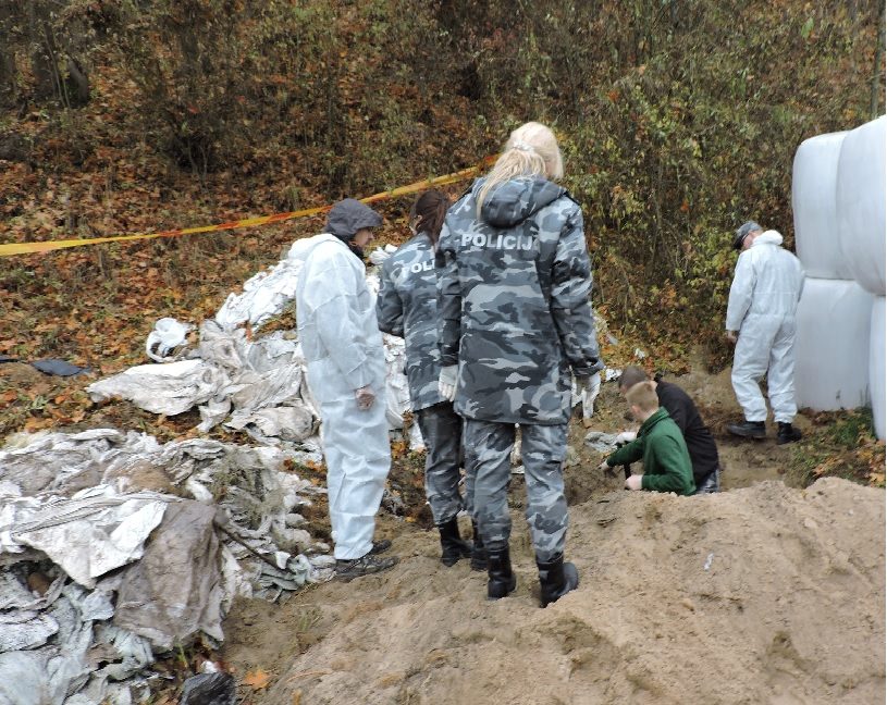 Ilgai tiesą slėpusi moteris prisipažino mačiusi, kaip užkasamas jos sugyventinis