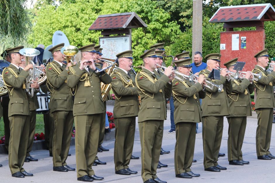 J. Lukšos siluetas – geležinėje uždangoje