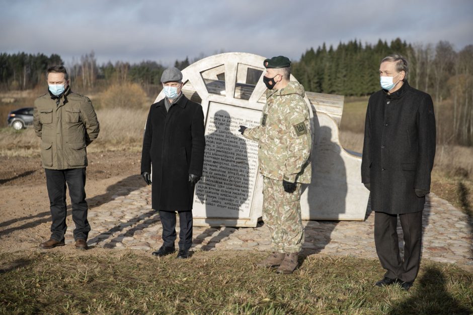 Atidengtas paminklas Giedraičių mūšiui atminti