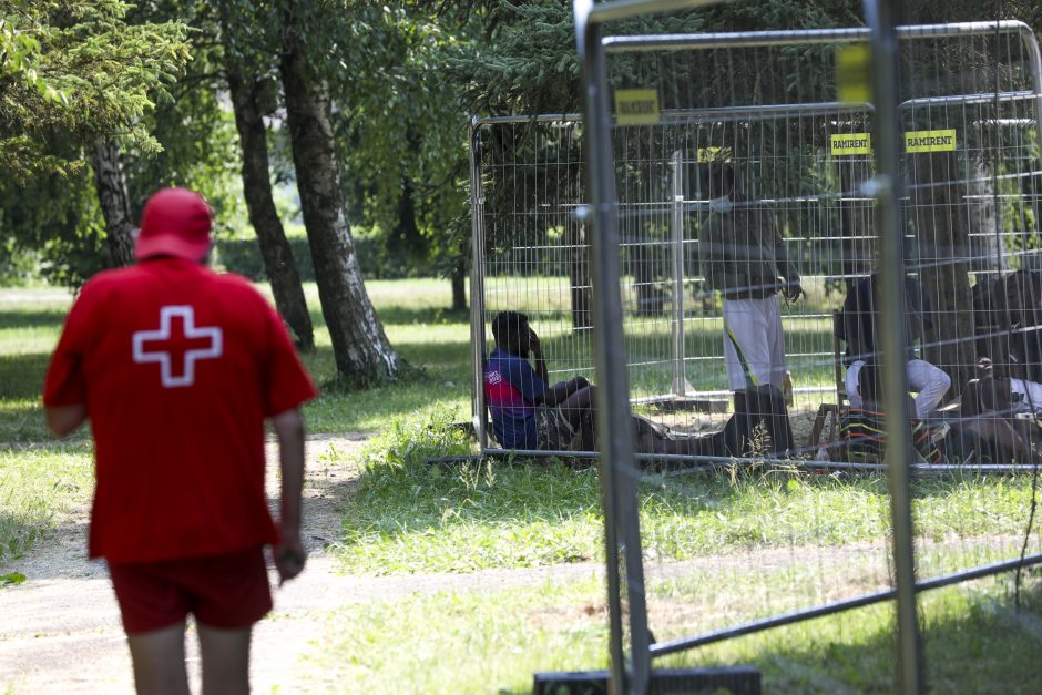 Skleidžiama melagiena apie neva kuriamas naujas migrantų stovyklas