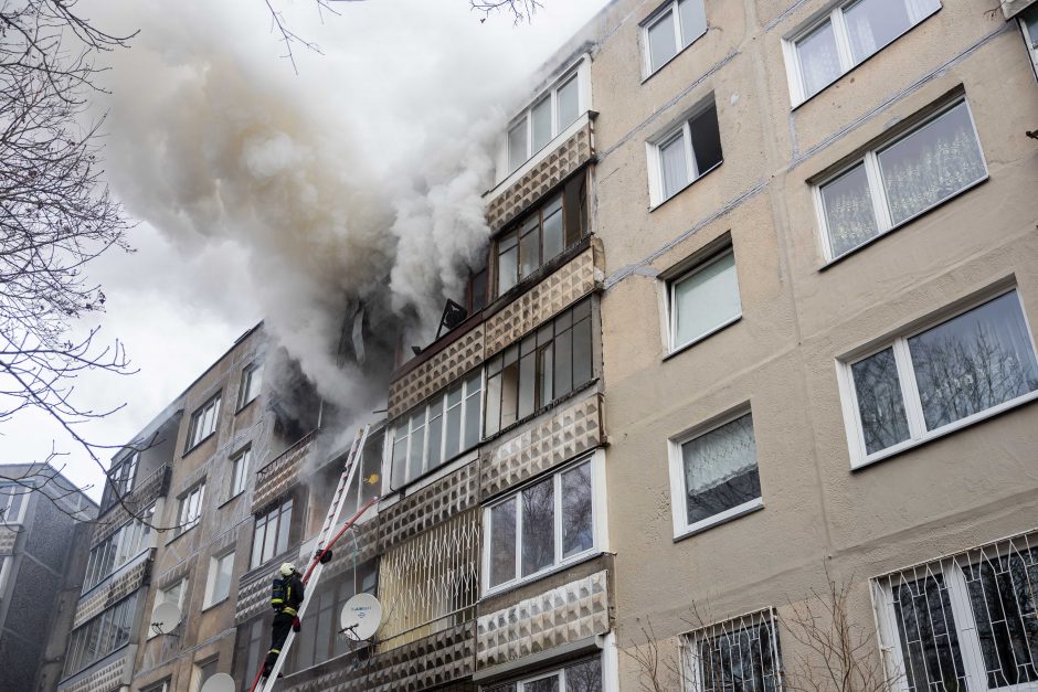 Sprogusio daugiabučio gyventojas: kad tam žmogui buvo varžtukai pasisukę, tai faktas