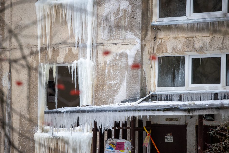 Sprogusio daugiabučio gyventojas: kad tam žmogui buvo varžtukai pasisukę, tai faktas