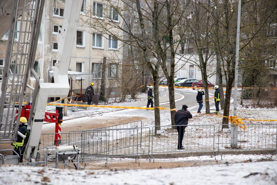 Sprogusio daugiabučio gyventojas: kad tam žmogui buvo varžtukai pasisukę, tai faktas