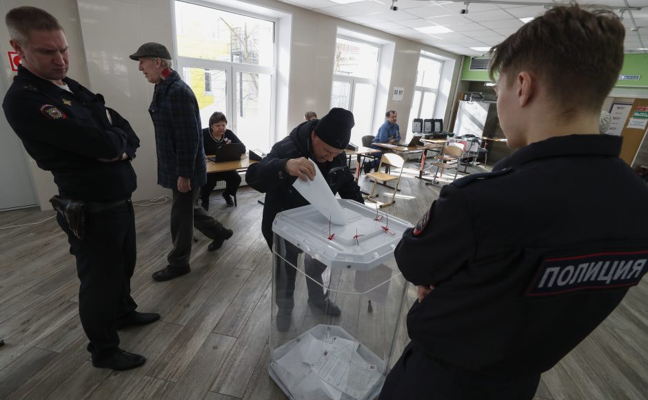 Rusai gauna žinutes, raginančias neprotestuoti per rinkimus