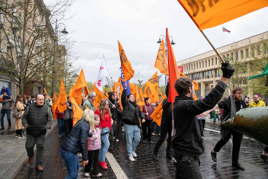 Vilniuje paminėta Fiziko Diena: šventės simbolis Dinas Zauras kvietė į eiseną Gedimino prospektu