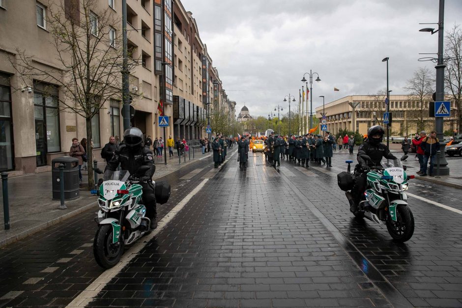 Vilniuje paminėta Fiziko Diena: šventės simbolis Dinas Zauras kvietė į eiseną Gedimino prospektu