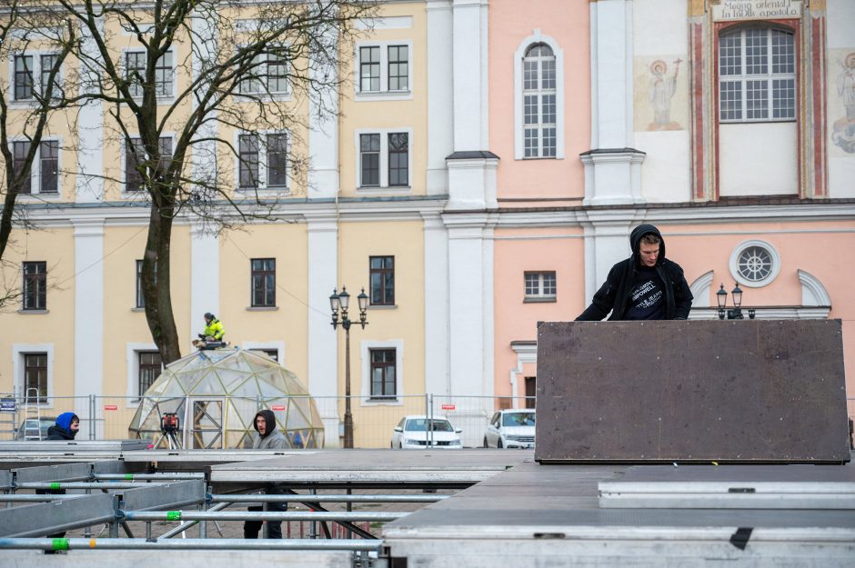 Intensyvus veiksmas Rotušės aikštėje: iki eglės įžiebimo lieka vos kelios dienos