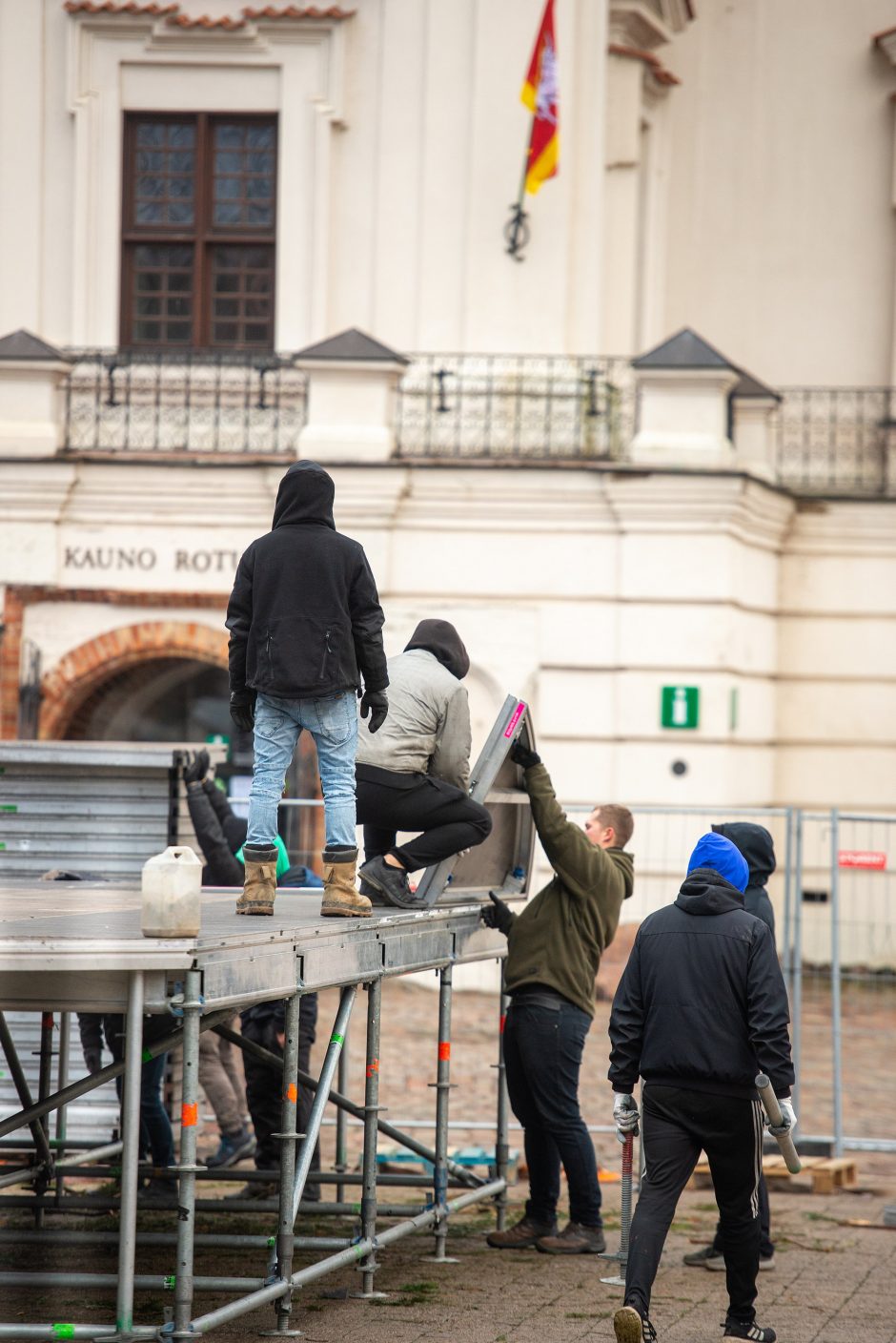 Intensyvus veiksmas Rotušės aikštėje: iki eglės įžiebimo lieka vos kelios dienos