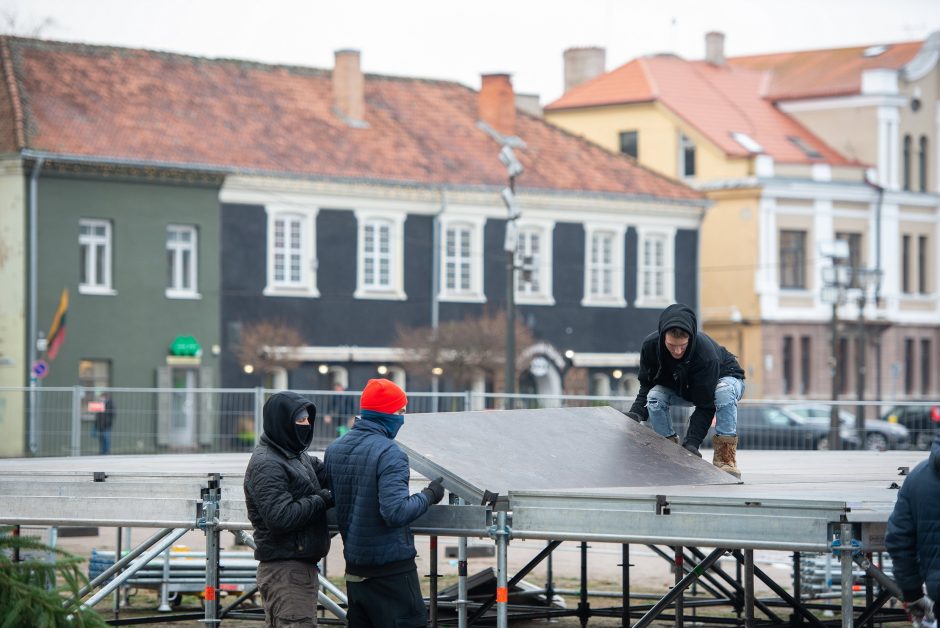 Intensyvus veiksmas Rotušės aikštėje: iki eglės įžiebimo lieka vos kelios dienos