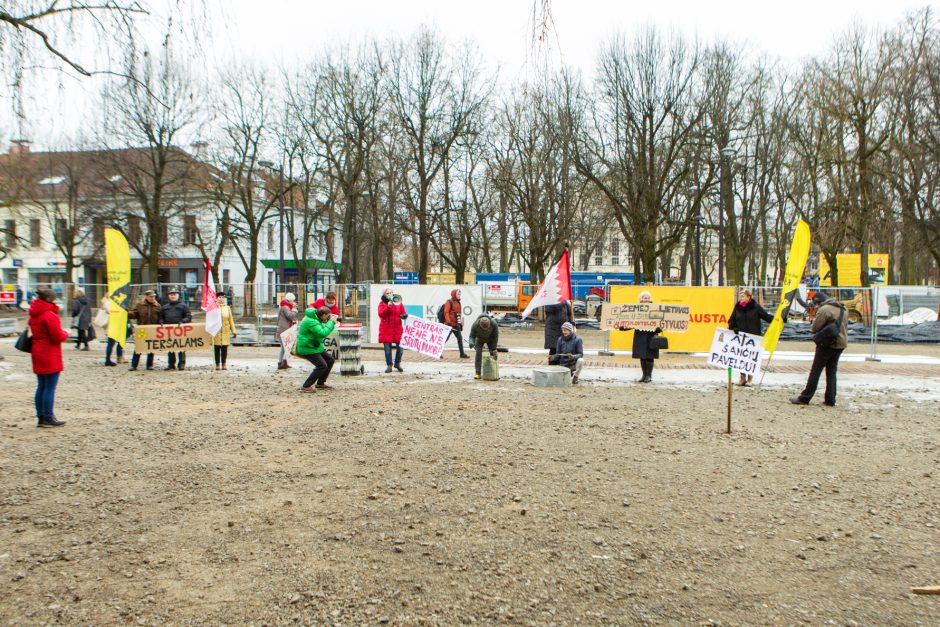 Prie Kauno savivaldybės šančiškiai surengė triukšmingą protestą