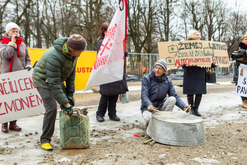 Prie Kauno savivaldybės šančiškiai surengė triukšmingą protestą