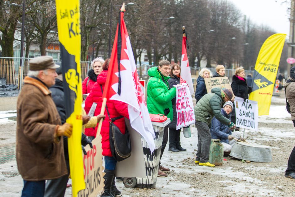 Prie Kauno savivaldybės šančiškiai surengė triukšmingą protestą