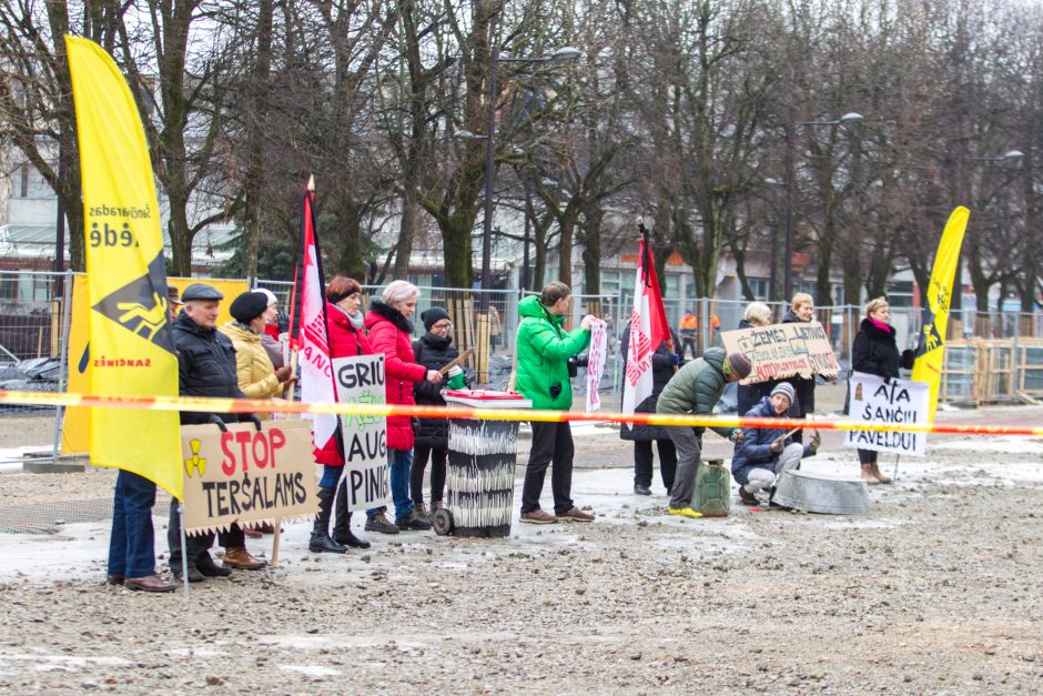 Prie Kauno savivaldybės šančiškiai surengė triukšmingą protestą