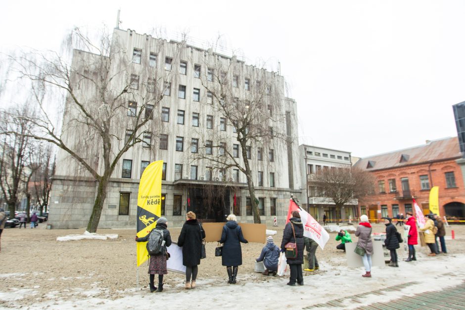 Prie Kauno savivaldybės šančiškiai surengė triukšmingą protestą