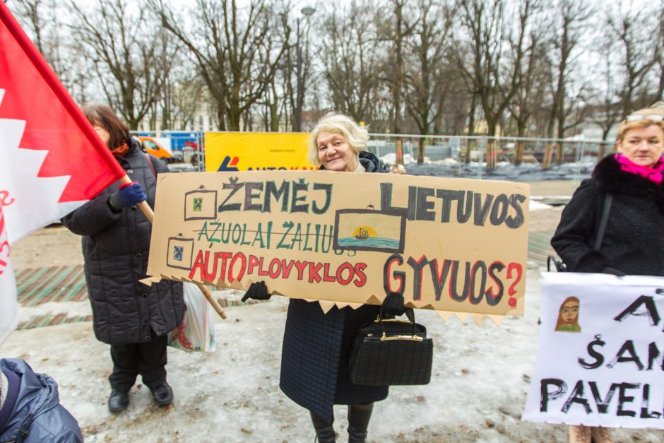 Prie Kauno savivaldybės šančiškiai surengė triukšmingą protestą