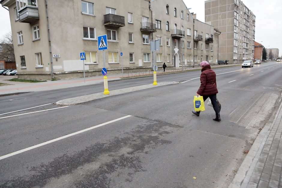 Minijos gatvėje vairuotojai pasigedo kalnelių žymėjimo