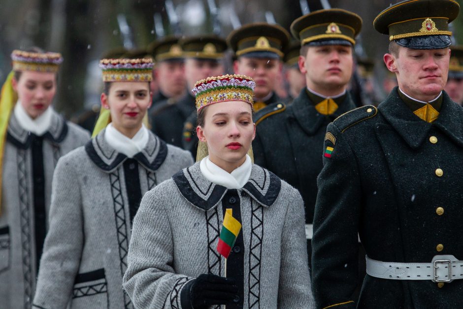 Minint Lietuvos vėliavos iškėlimo Gedimino pilies bokšte šimtmetį pagerbta trispalvė