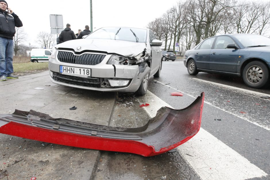 Per avariją taranuotas kriminalistų automobilis