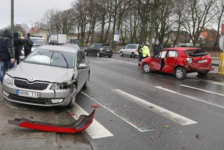 Per avariją taranuotas kriminalistų automobilis