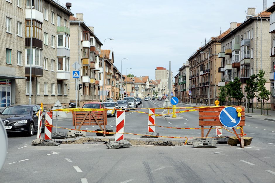 Sankryžoje esanti duobė atskleidė problemą